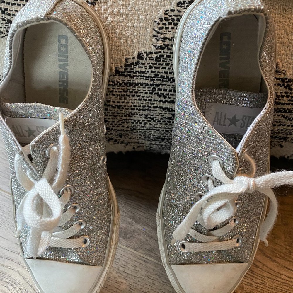 Glittery Silver All Star Converse Chucks (9)